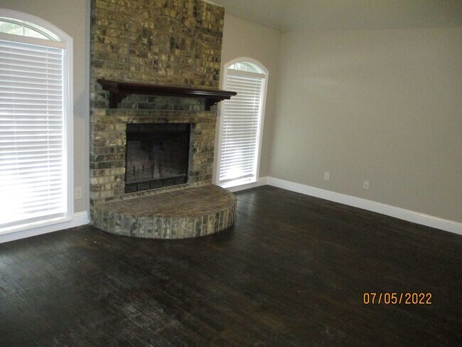 Foto del edificio - 6421 Woodcreek Trail