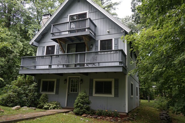 Foto del edificio - **WINTER RENTAL** Adorable Chalet - Come Spend The Winter Here!