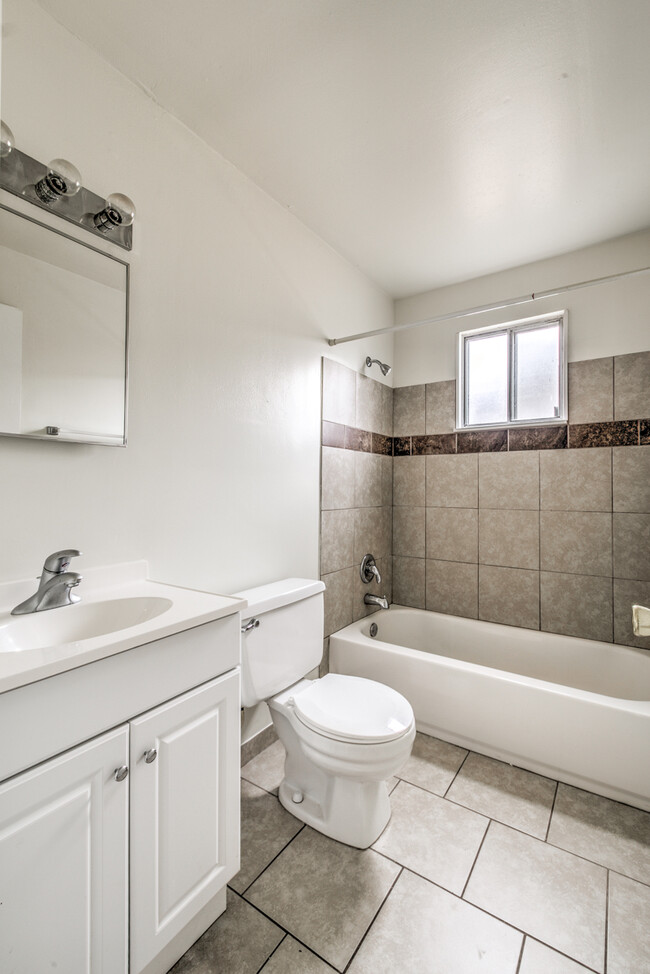 Bathroom - 22 E Rock Creek Mnr