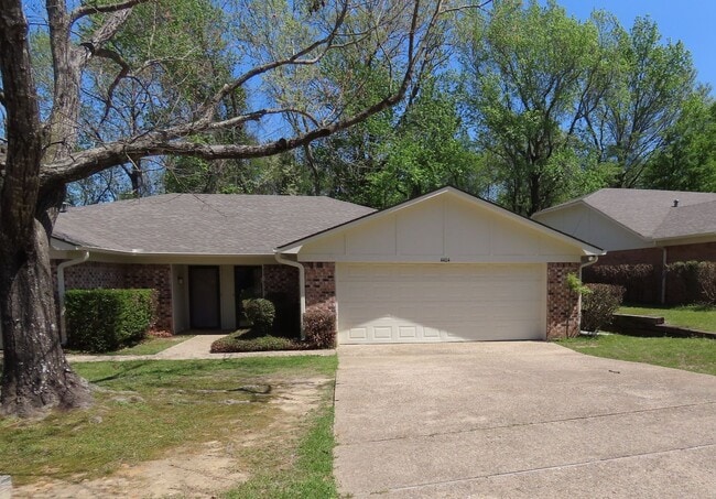 Building Photo - South Tyler! Spacious 3 Bedroom Duplex w/G...