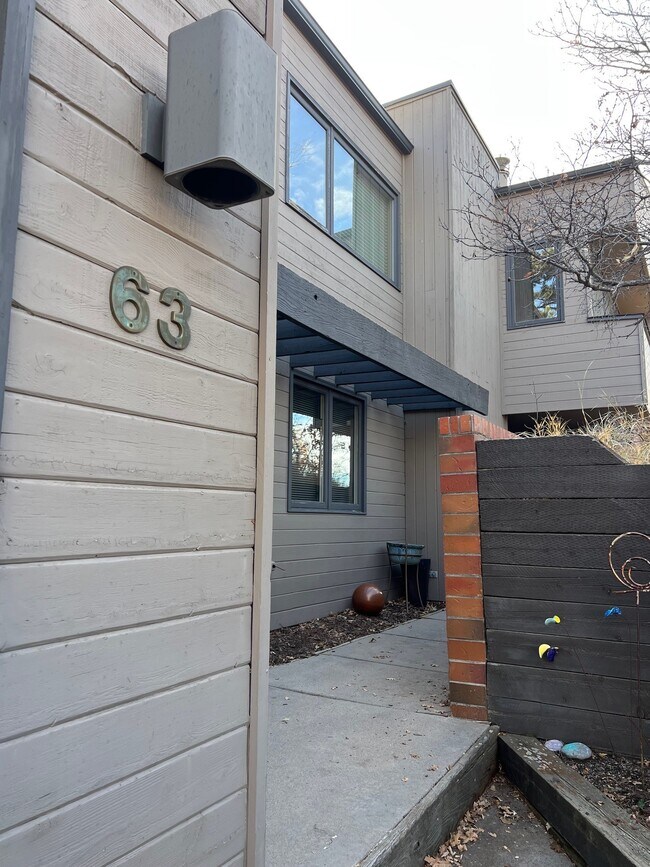 Building Photo - 63 Oak Ridge Dr