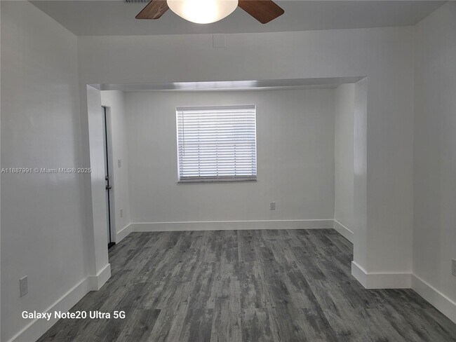 Foto del edificio - 2265 SW 15th St