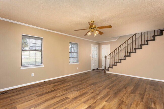 Building Photo - Spacious 4BR House in Evensville