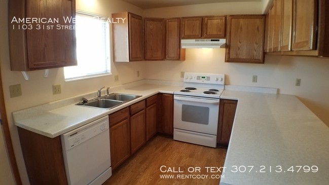 Building Photo - 4bed/3bath/1car