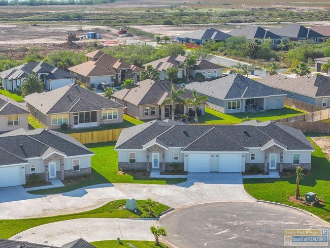 Building Photo - 20 S Bay Hill Dr