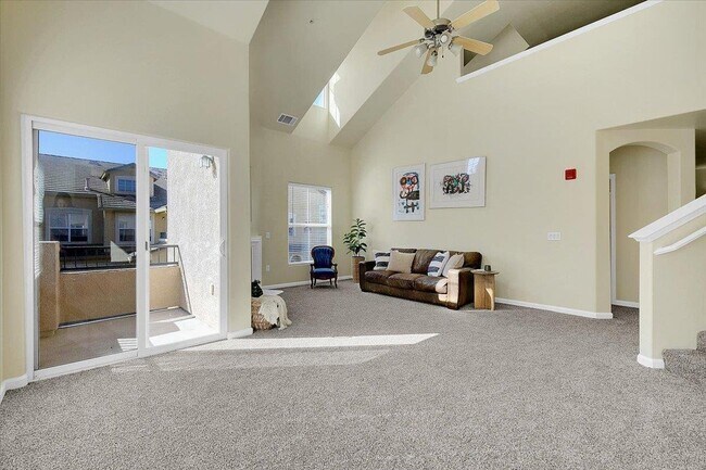 Foto del edificio - 5350 Dunlay Dr