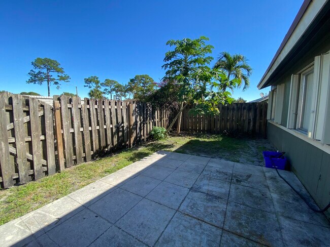 Building Photo - 4811 Orleans Ct