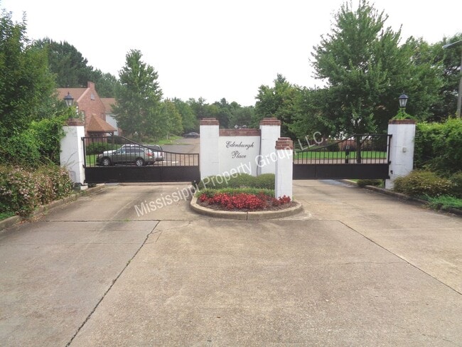 Building Photo - 1017 Inverness Ln