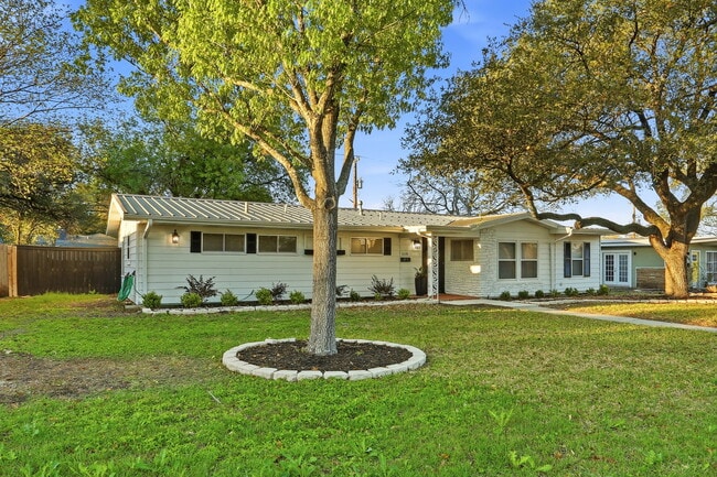 Photo - 518 Brightwood Pl House