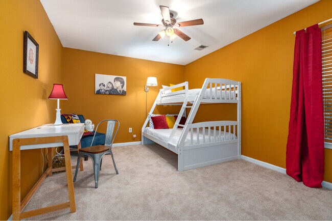 Foto del edificio - 201 Willow Creek S Cir