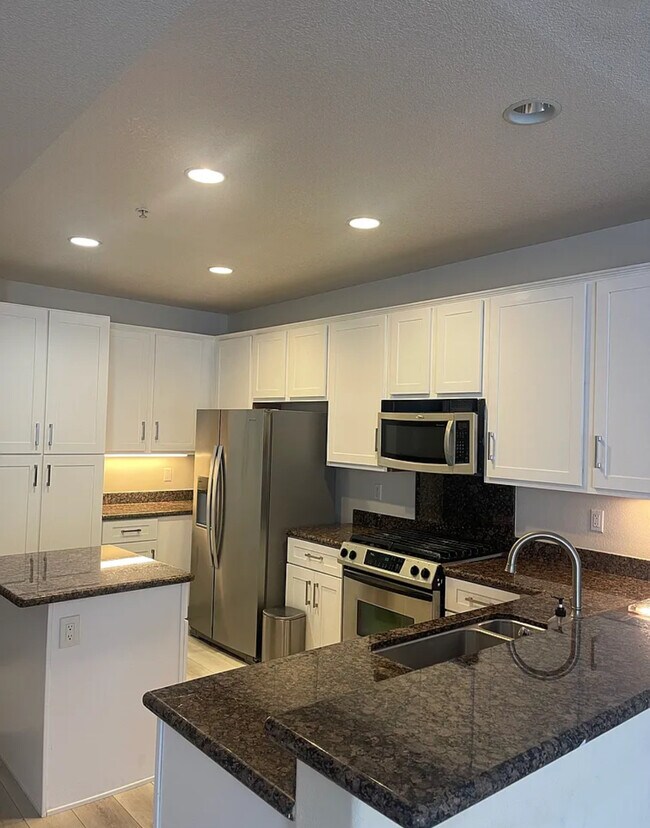 Foto del edificio - 12664 Chapman Ave