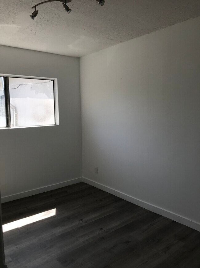 Bedroom - 4444 S Centinela Ave