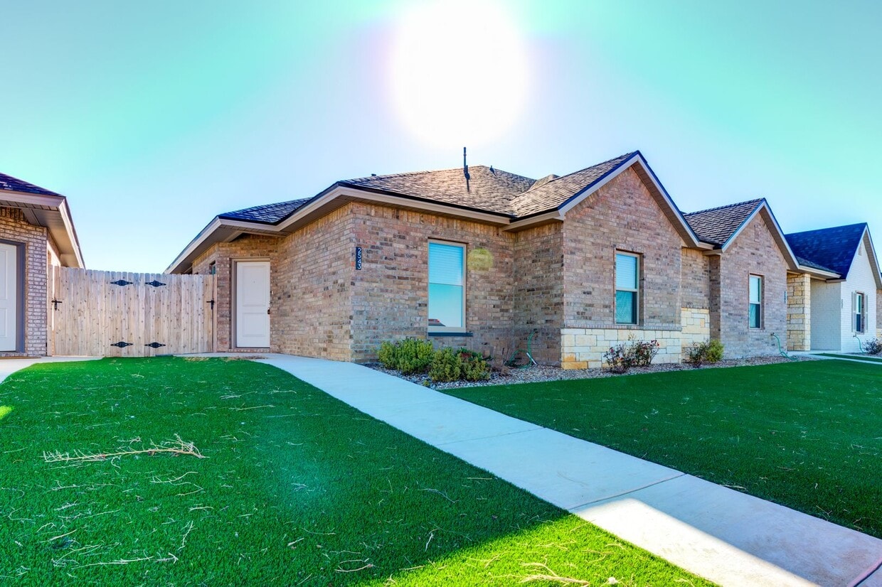 FIRST MONTH RENT FREE! Beautiful New Townh... House Rental in Lubbock, TX