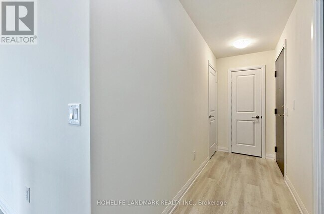 Photo du bâtiment - 3270 Sheppard Ave E