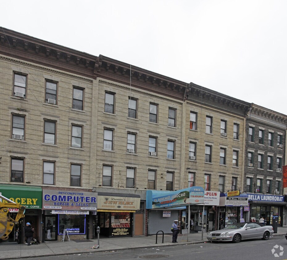 Foto principal - 5507 5th Ave