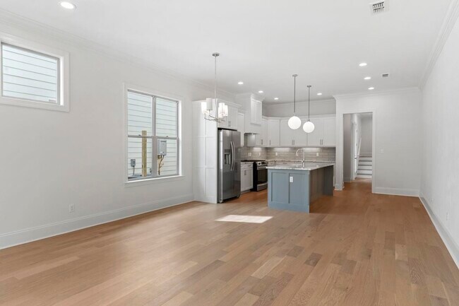 Foto del edificio - 1261 N Duval St