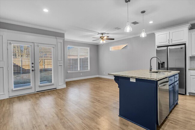 Comedor y sala de estar - 10670 Washita Dr