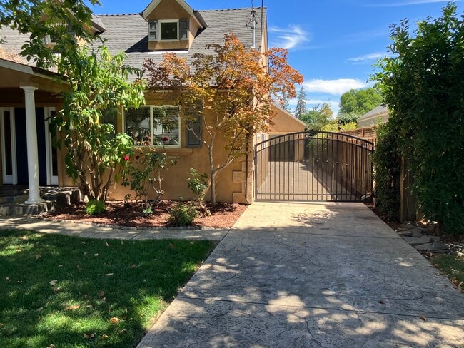 Building Photo - 1466 Iris Ct