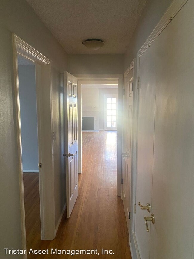 Building Photo - 4 br, 2 bath House - 5833 Lomond Dr.