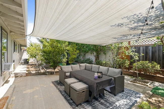 Building Photo - 15555 Union Ave