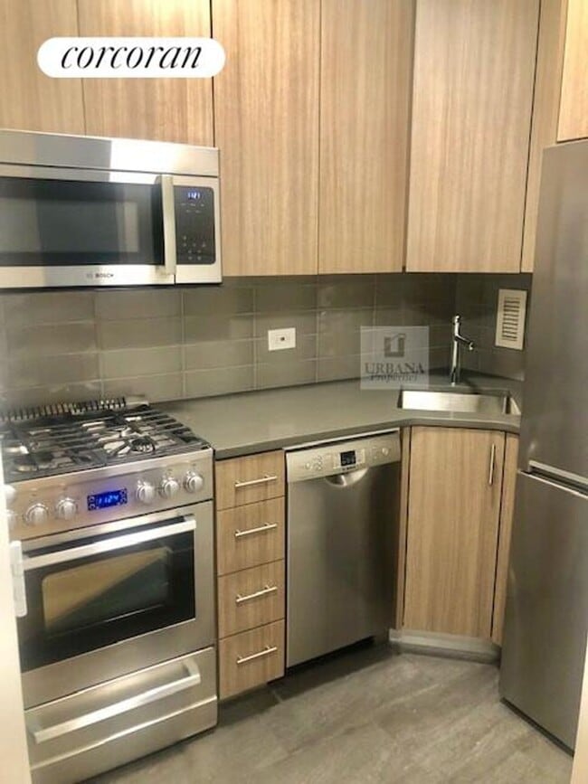 Foto del edificio - 150 E 57th St