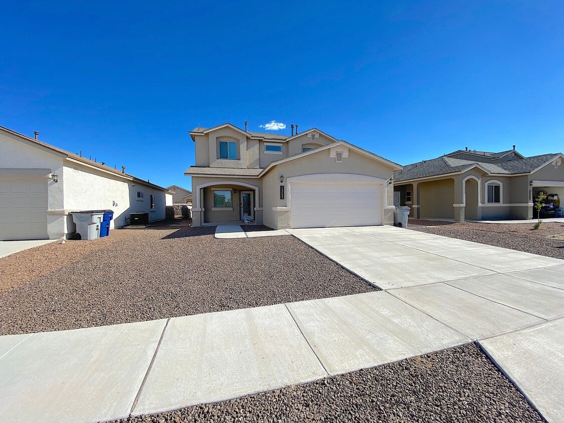 Primary Photo - East El Paso 3 bed Refrig A/C w/ Gorgeous ...