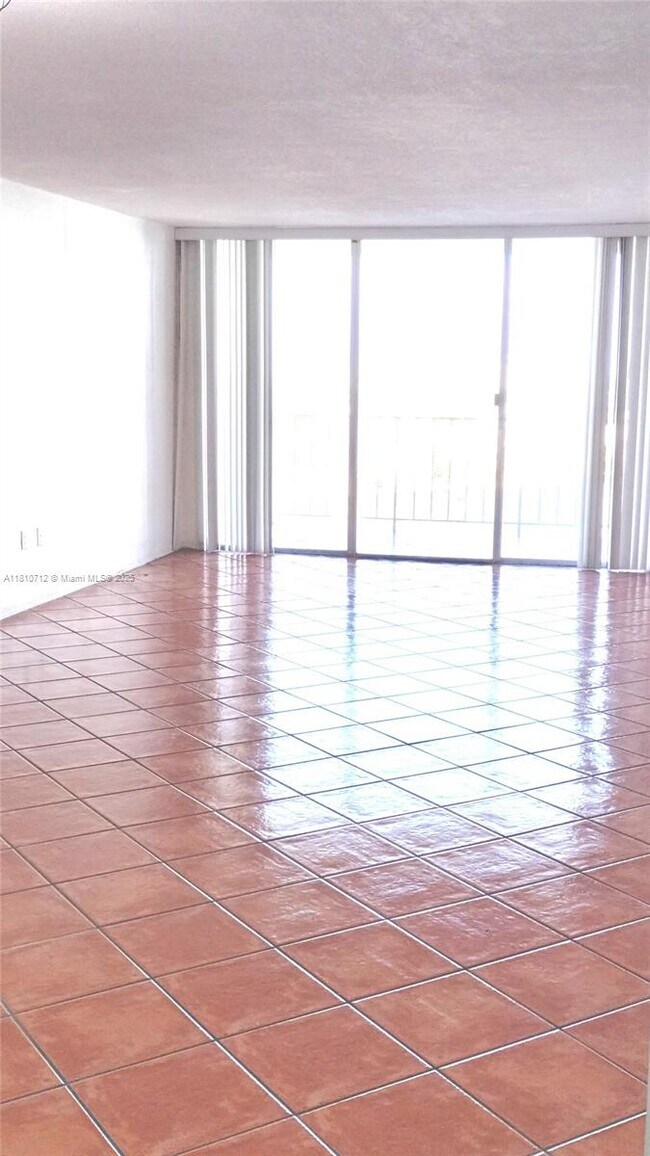 Foto del edificio - 1865 79th Street Causeway