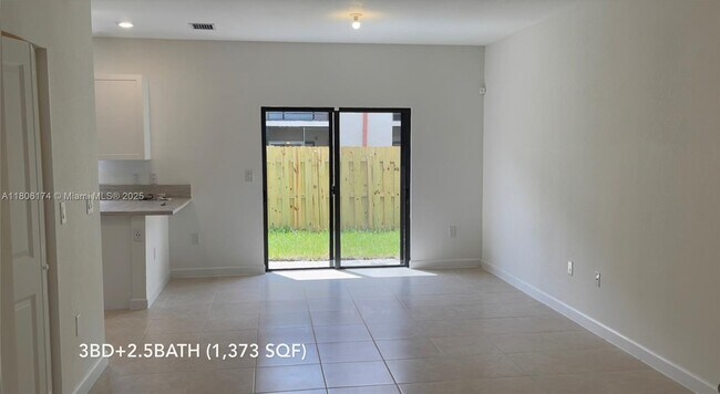 Building Photo - 752 NE 208th Ln