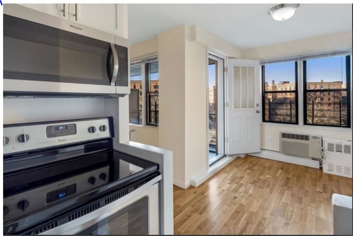 Foto principal - 97-28 57th Avenue