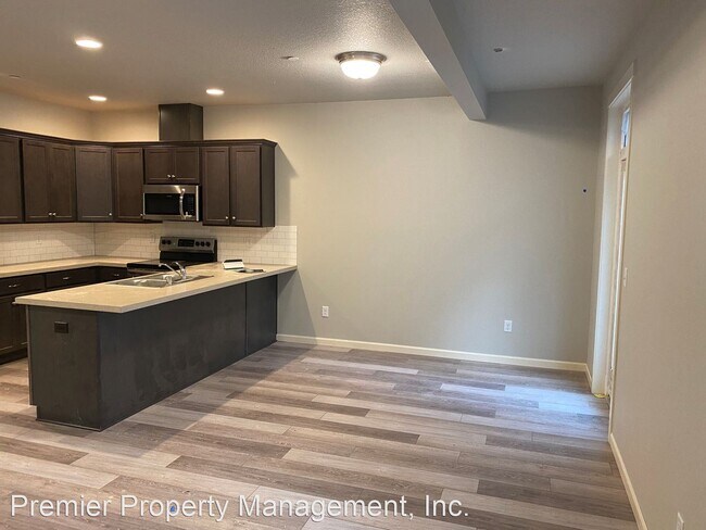 Building Photo - 3 br, 2.5 bath House - 211 Cloverdale Rd U...