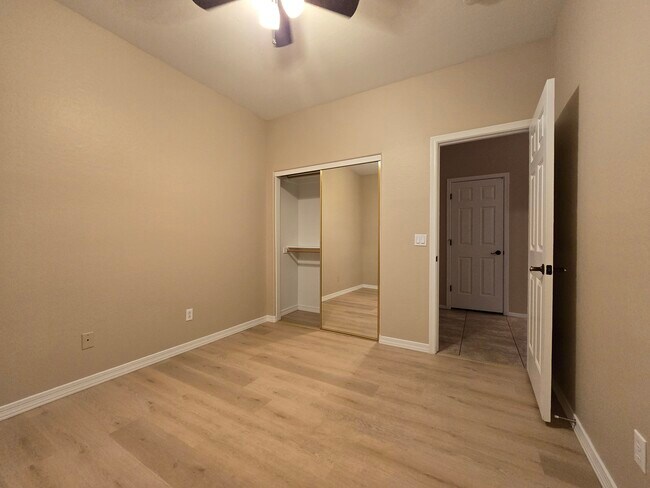Foto del edificio - 15649 W Supai Dr