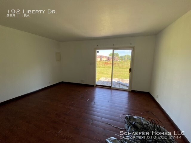 Building Photo - 2 Bed Duplex