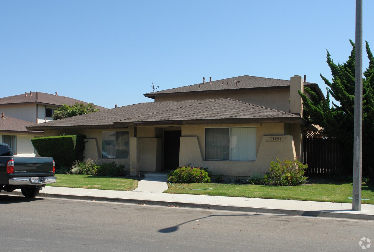 Foto del edificio - 15752 Taft Ln
