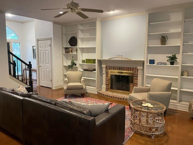 Foto del edificio - 641 Evergreen Ln