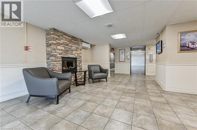 Photo du bâtiment - 64 Benton St