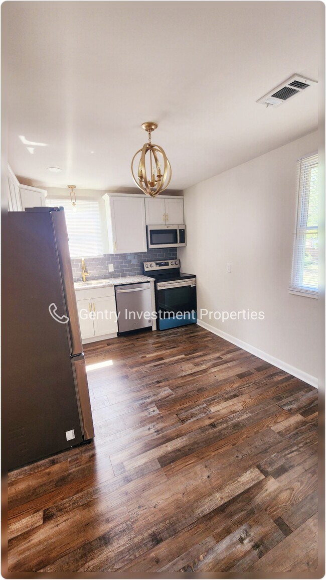 Building Photo - 125 Brevet Dr