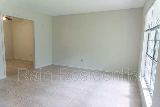 Building Photo - 1225 Parktown Dr