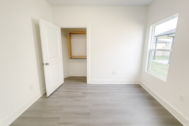 Foto del edificio - 5204/06 S Chase Cir