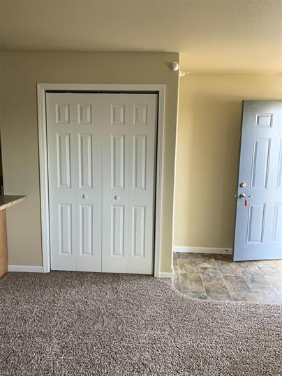 Beautiful Entry-way & large closet - 265 Federal Ave