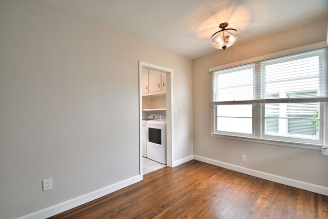 Building Photo - 1350