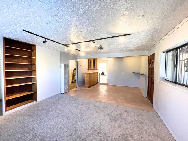 Foto del edificio - Spacious 3 Bedroom 2 Bathroom Home In The NE!