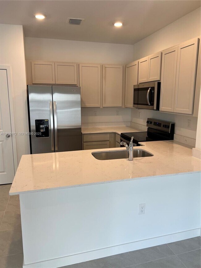 Foto del edificio - 652 NW 6th St