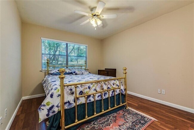 Foto del edificio - 6211 Mountain Shadows Dr