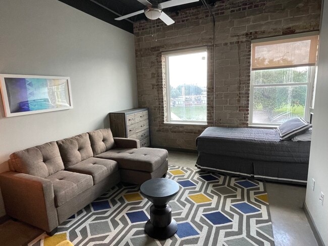 Lofts del tren ligero - Midtown Terrace Suites