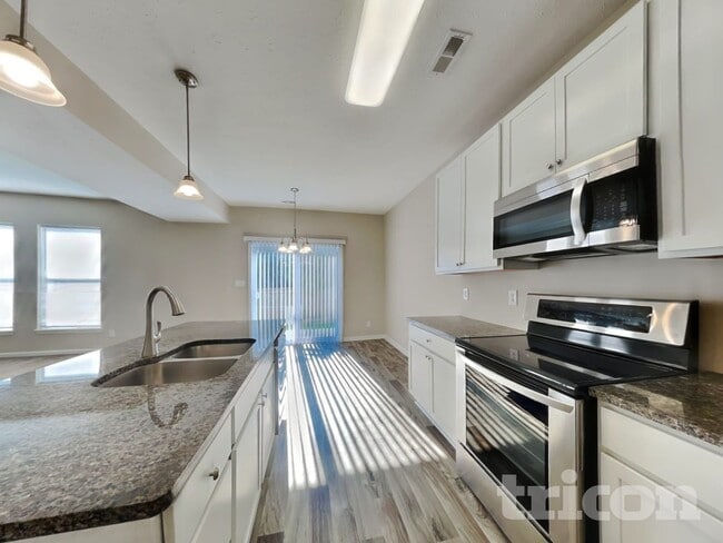Building Photo - 1105 Tomahawk Pl