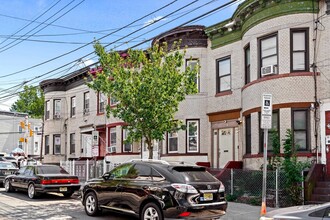Building Photo - 61 Clendenny Ave