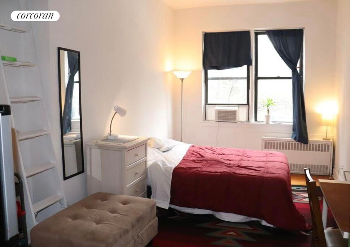 Foto principal - 311 W 29th St