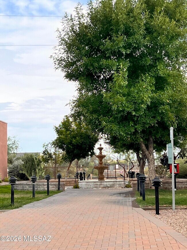 Foto del edificio - 391 E Calderwood Rd