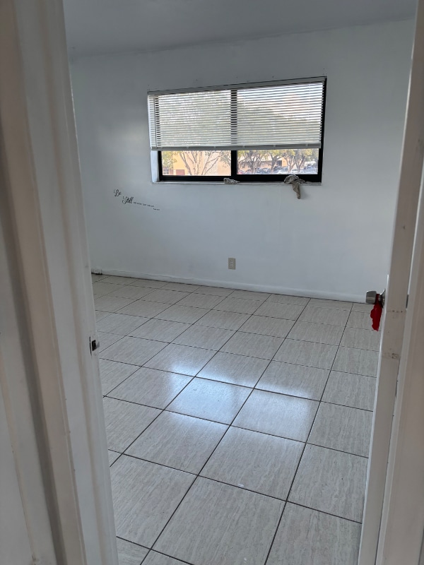 Foto del edificio - 5940 NW 16th Pl