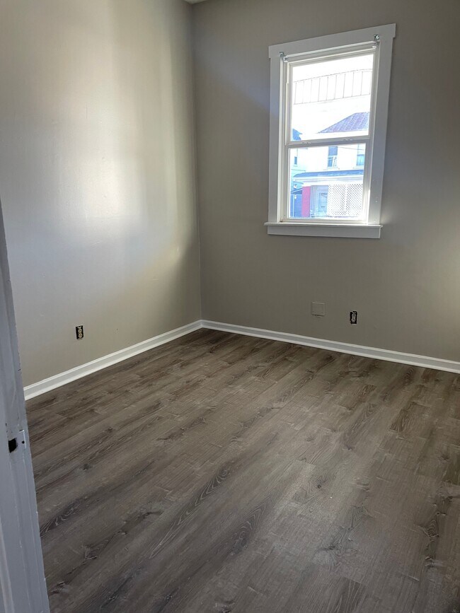 Building Photo - 2019 W Burnett Ave